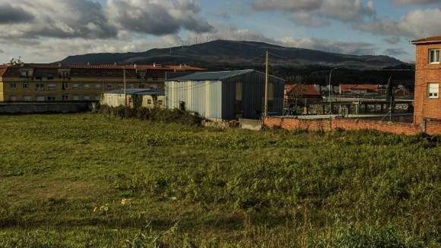 La finca de la Escola Taller, una de las ofrecidas por el Concello. // I.A.