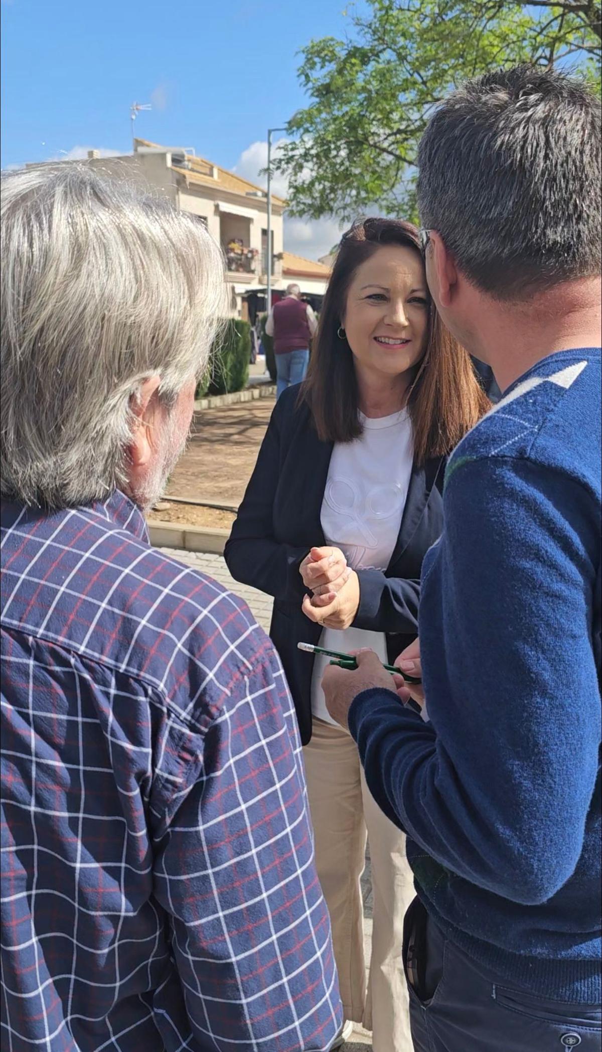 la cabeza de lista del PSOE de Córdoba para las elecciones andaluzas, Silvia Mellado, ha visitado hoy Fuente Palmera.