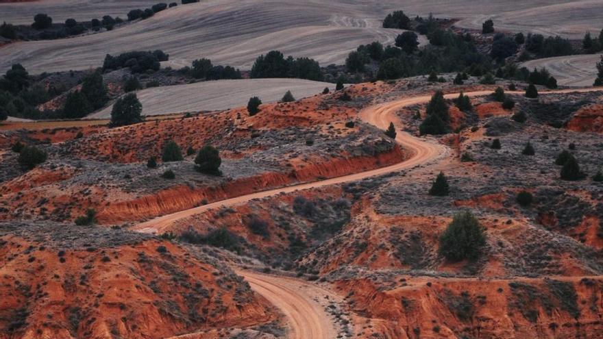 Los paisajes que acompañan el recorrido de Montañas Vacías son a la par imponentes y espectaculares //