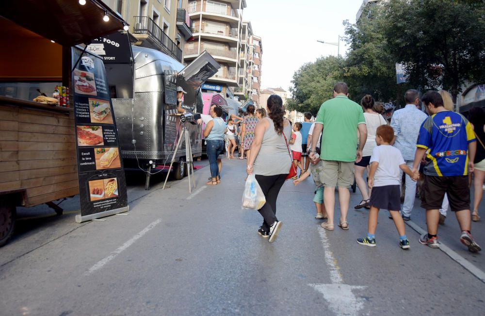 Caravanes plenes de menjar fins entrada la matinada