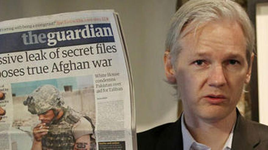 Assange se refugia en la embajada de Ecuador en Londres.