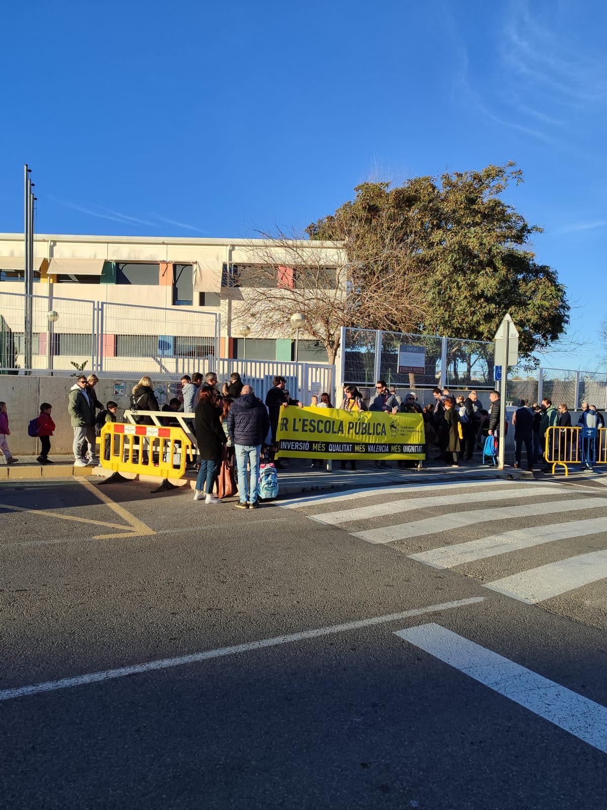 Un momento de la protesta en Gran Alacant este jueves