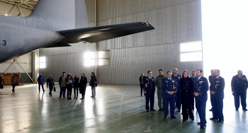 Visita de Cospedal a la Base Aérea de Zaragoza