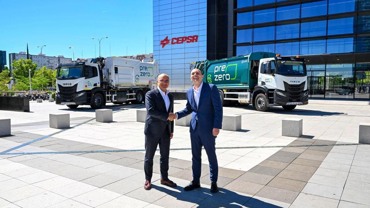 De izda a dcha: Carlos Barrasa, director de Commercial &amp; Clean Energies de Cepsa y Gonzalo Cañete, CEO de Pre-Zero España y Portugal.