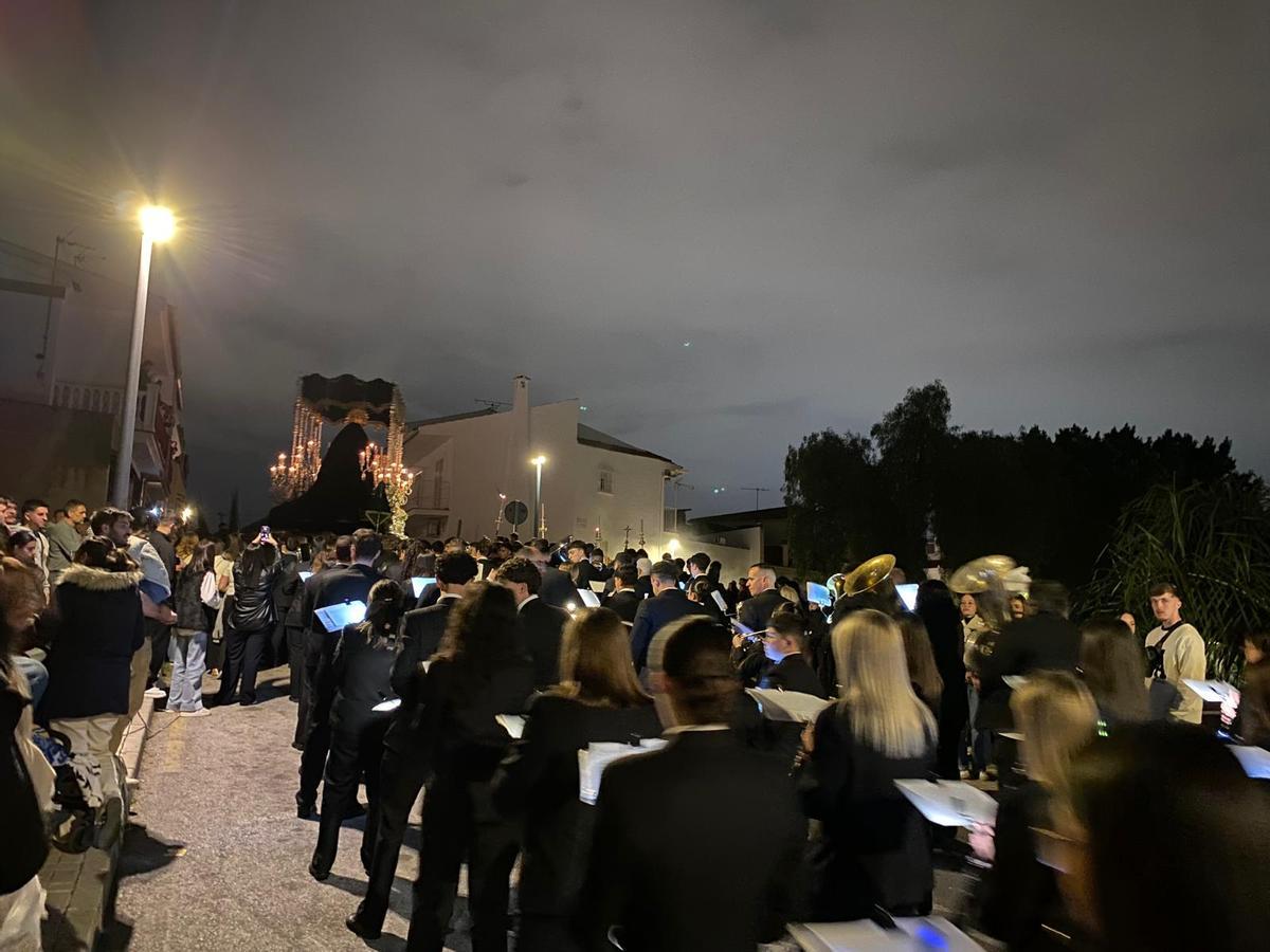 La Cofradía en su recorrido por las calles de Puerto de la Torre