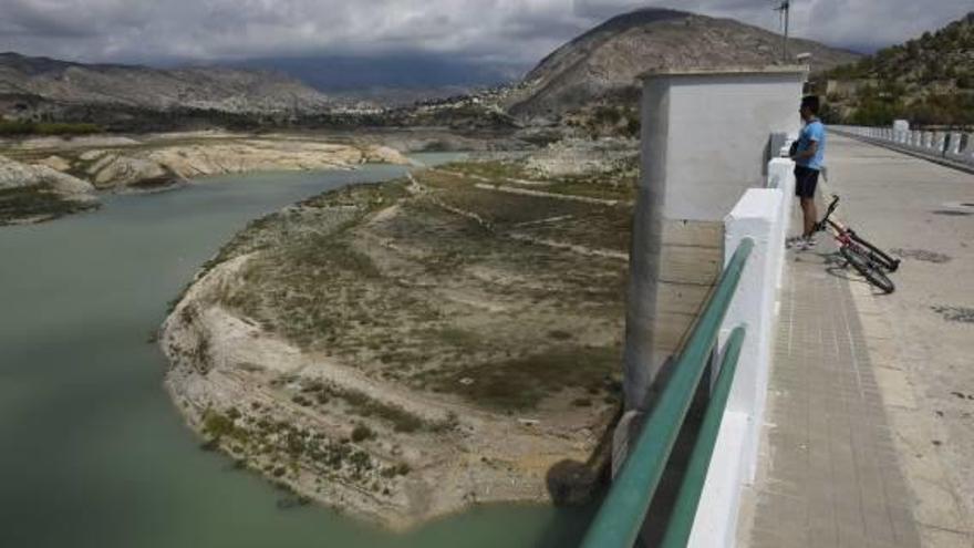 Las lluvias no consiguen aliviar la crítica situación de los pantanos de la provincia