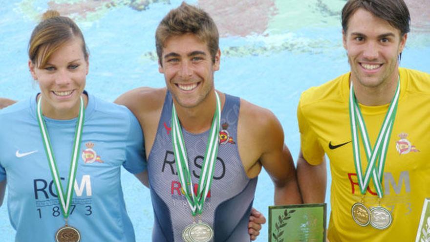 Florio, Raso y Moreno posan sonrientes en el Real Club Mediterráneo.