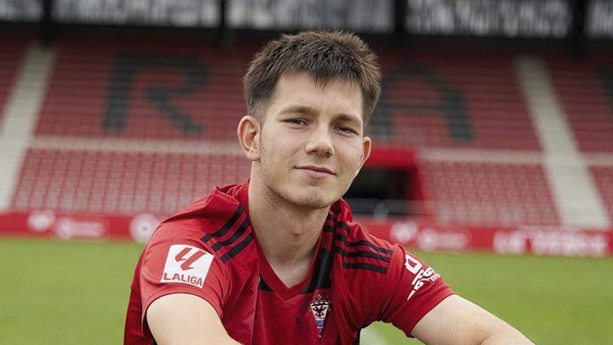 Nikita Iosifov ya está en Gijón para fichar por el Sporting: pruebas médicas y anuncio oficial en cuestión de horas