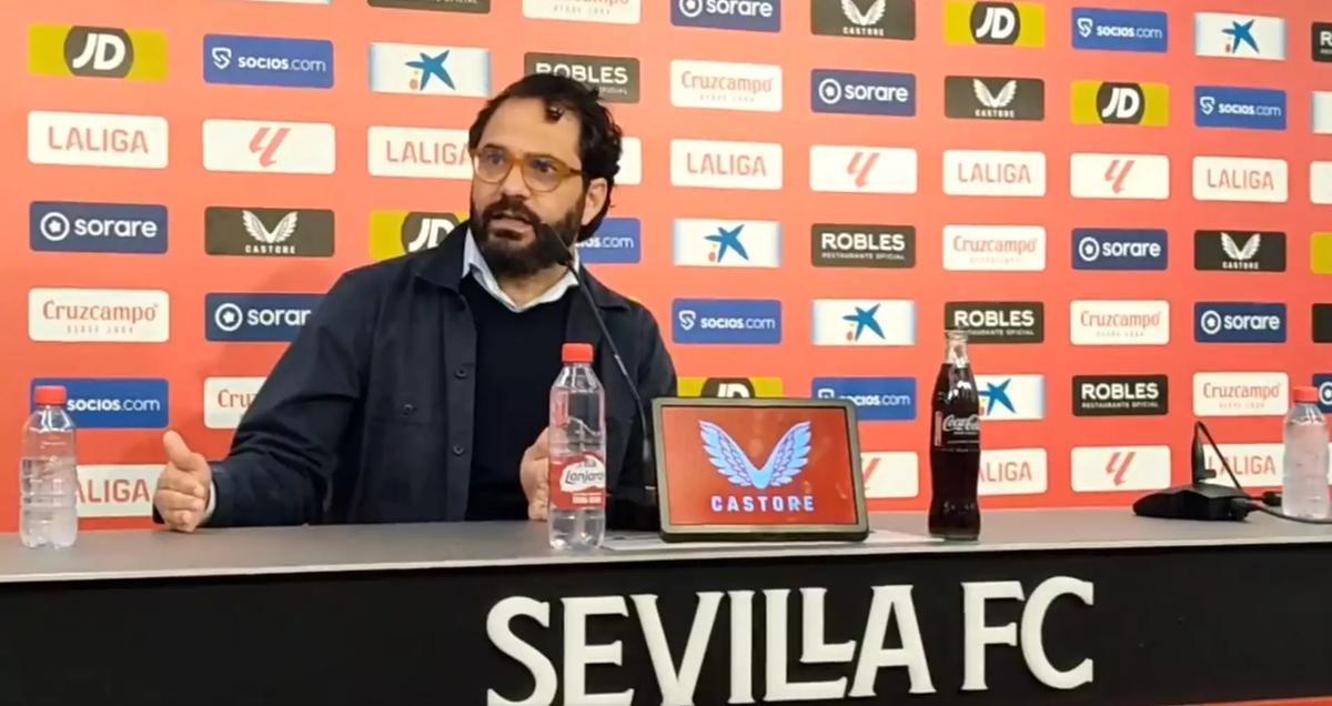 Víctor Orta, en una rueda de prensa en el Sánchez Pizjuán.