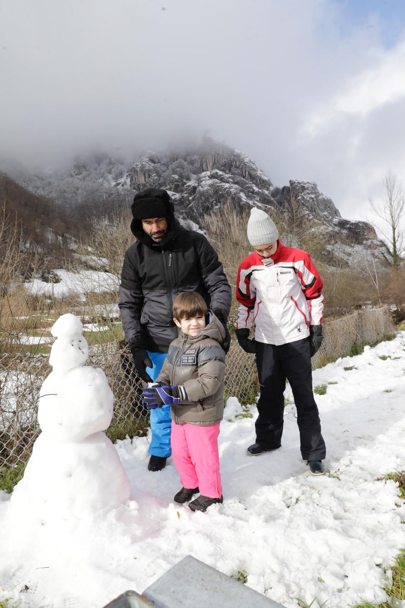 En imágenes: Jornada invernal en Asturias