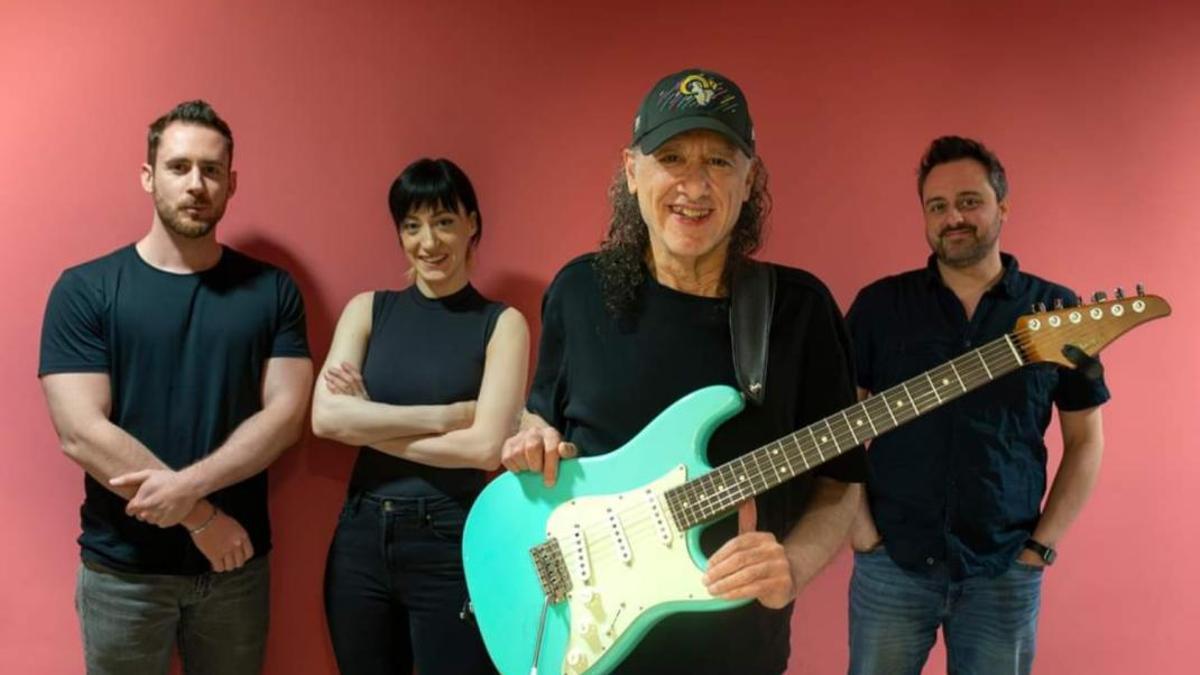 Scott Henderson junto a sus músicos.