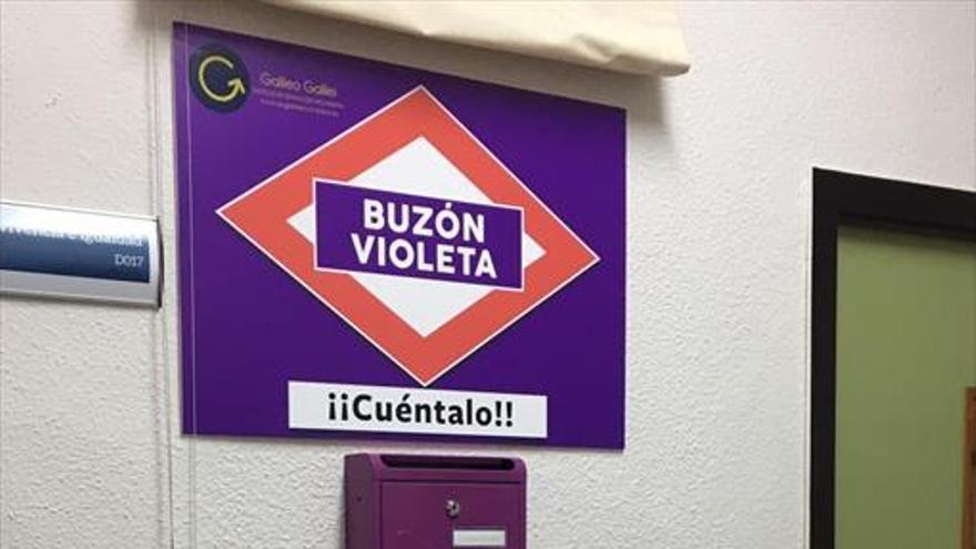 Un buzón violeta en el Galileo Galilei