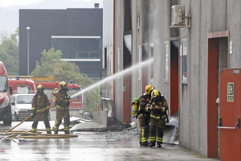 Incendi a la fàbrica de Gas Gas a Salt