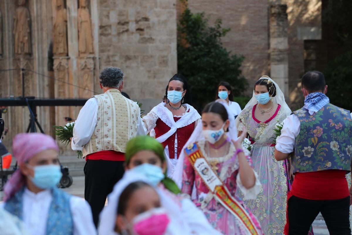 Búscate en la ofrenda por la calle caballeros de las 17:00 a las 18:00