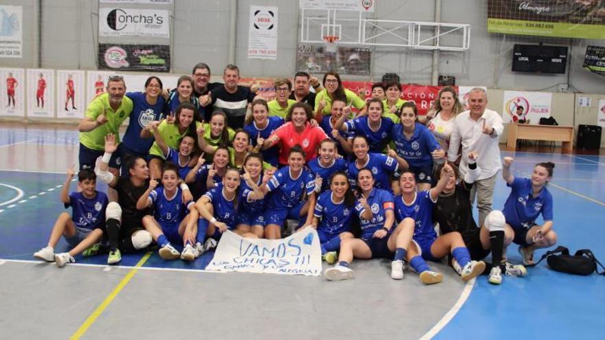 Las jugadoras de La Boca Te Lía Alcantarilla, celebrando el ascenso en Almagro. | LBTLA