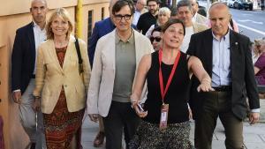 El president Salvador Illa encabezando la delegación del PSC este sábado a su llegada a la sede del PSOE en Madrid