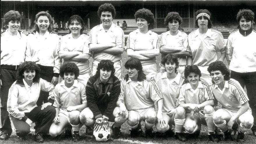 La plantilla del Celta en el primer partido, que disputaron contra el Alcobendas en Balaídos el 6 de enero de 1984. // Alba Villar/Magar