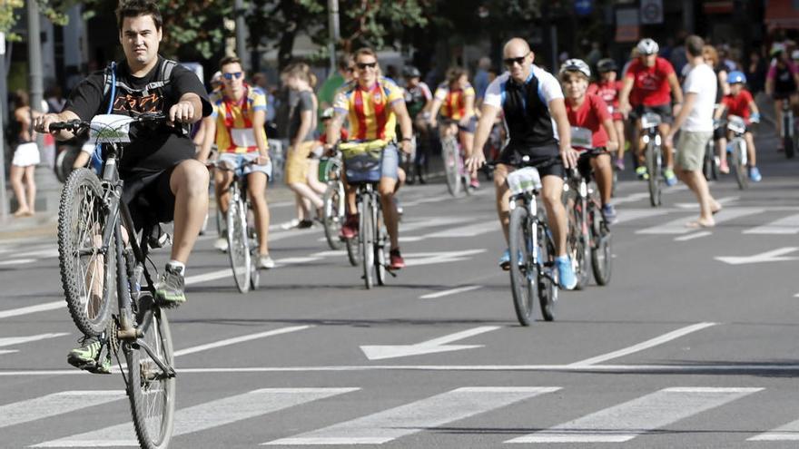 Más de 15.000 ciclistas participan en el Día de la Bici