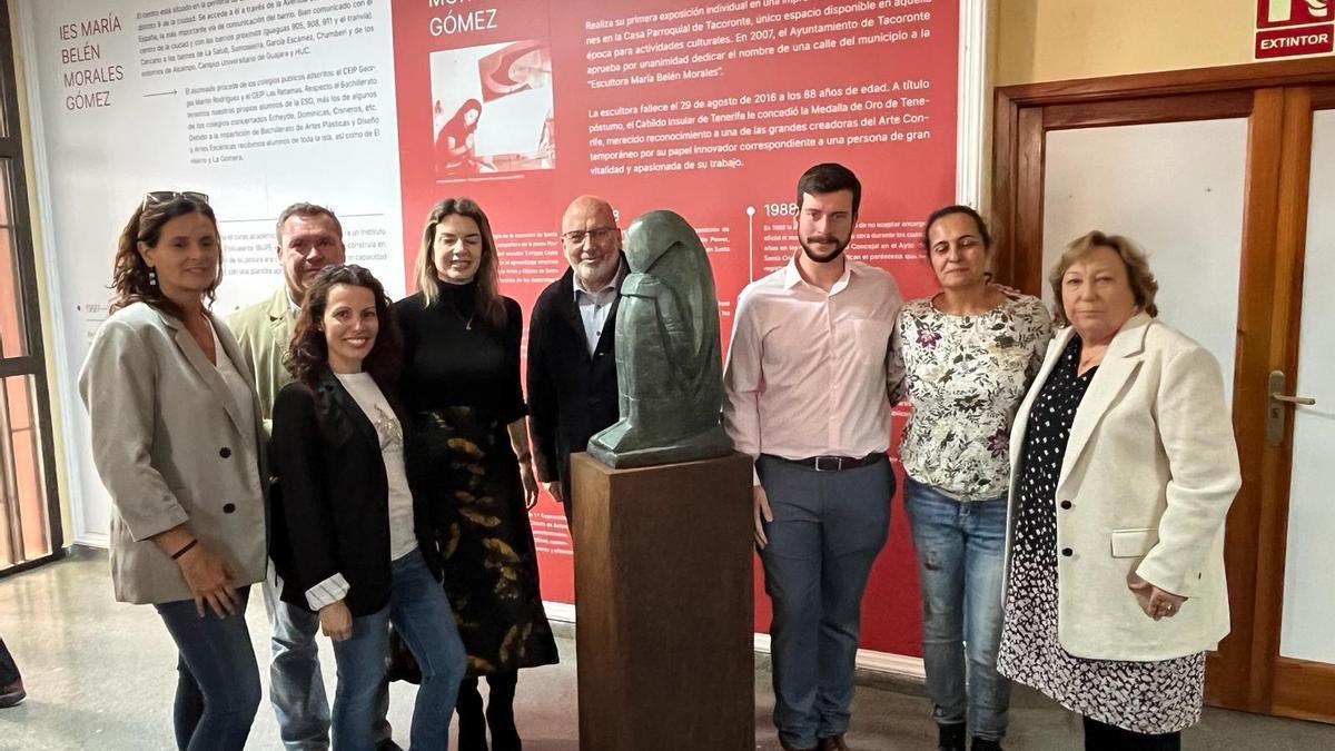 Federico Castro Morales, hijo de la escultora, entregó ‘Mujer flagelada’ al instituto de Ofra.
