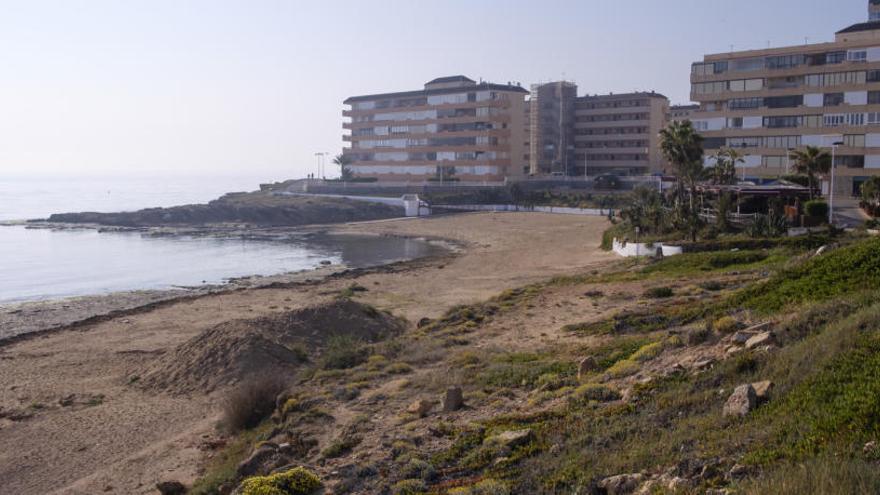 Torrevieja recupera la bandera azul de playa de Cabo Cervera