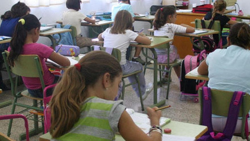 Los sindicatos afean los recortes en la educación