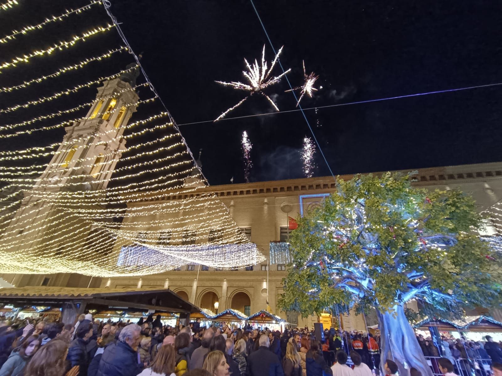 En imágenes | Zaragoza ya brilla por Navidad