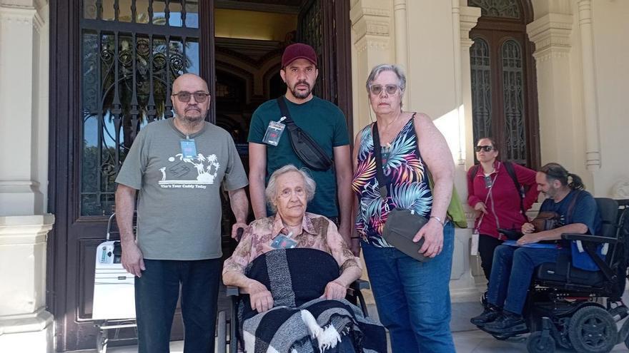La vecina desahuciada con una madre de 95 años pide ayuda al Ayuntamiento de Málaga: 
