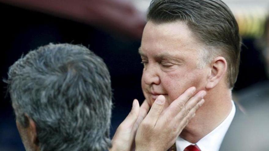 Van Gaal arrea a Mourinho