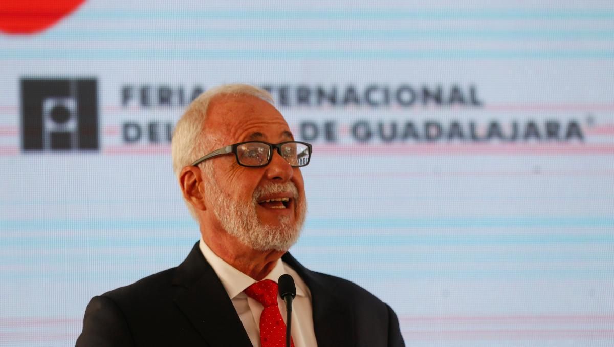 El presidente de la Feria Internacional del Libro (FIL), Raúl Padilla López.