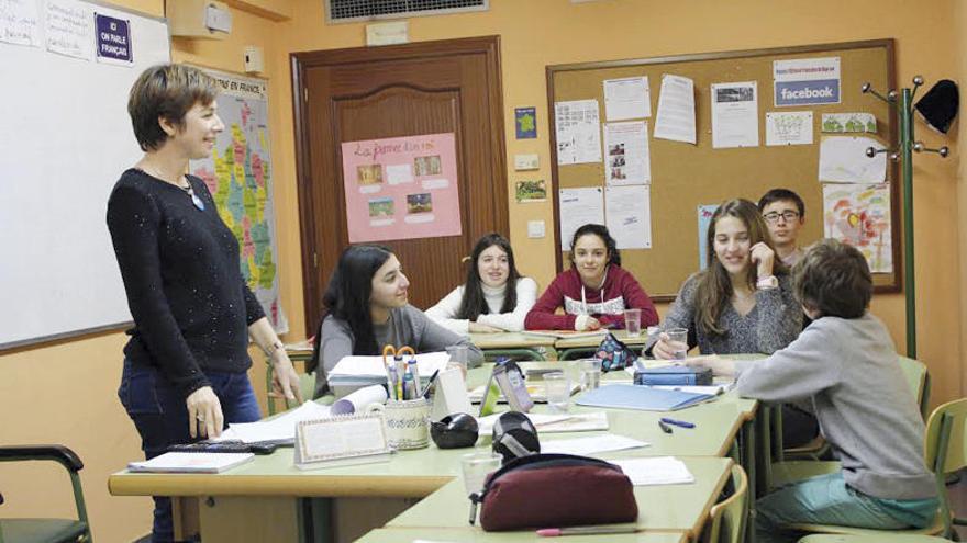 Florence Lunel, en una de sus clases de la Alianza, en Vigo. // FdV