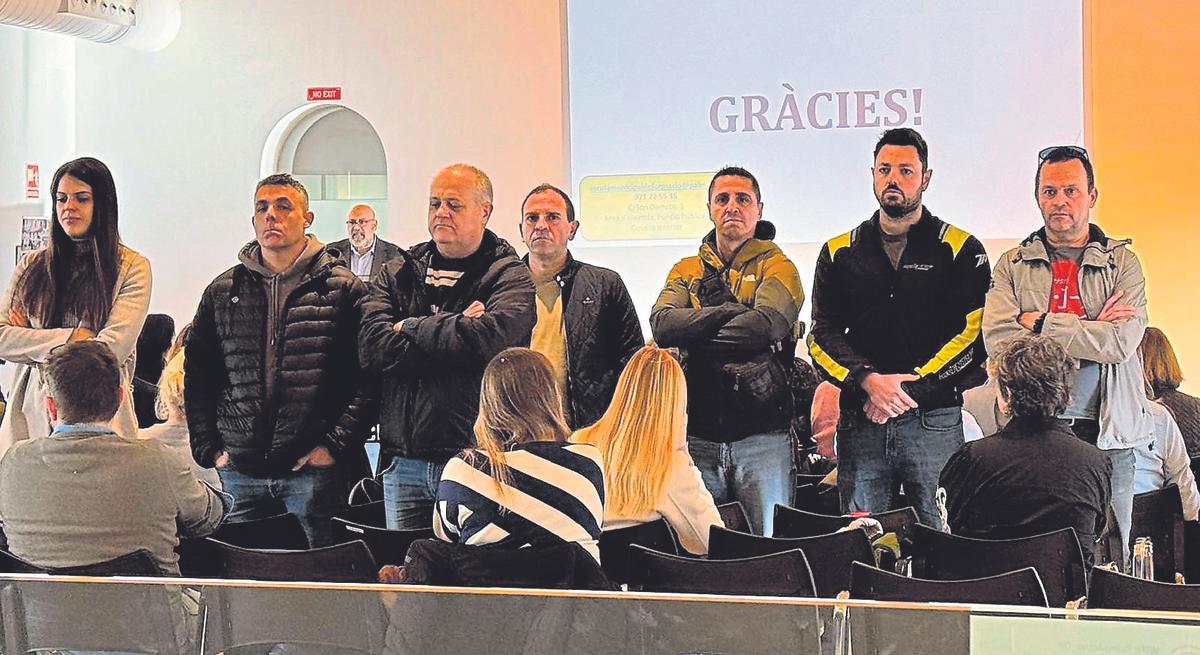 Bürgermeister Jaime Martínez (hinten) rutschte das Herz in die Hose.