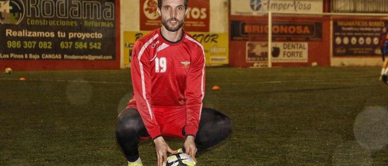 Jonás, antes del entrenamiento de ayer en el Campo do Morrazo. // Santos Álvarez