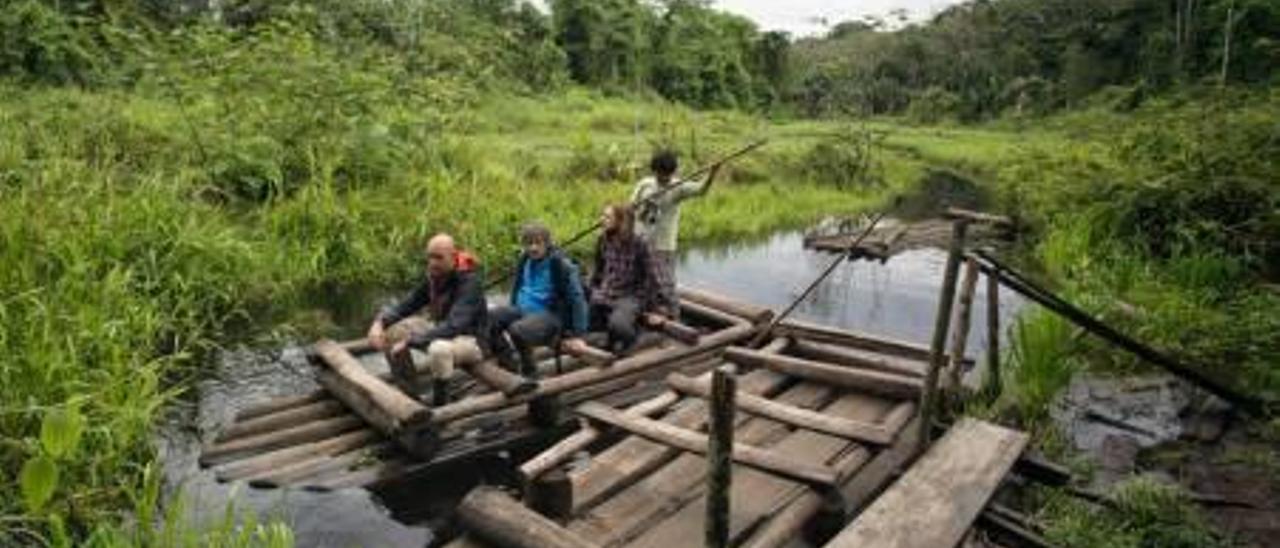 Los miembros de Oxizonia durante su trabajo en el Amazonas.