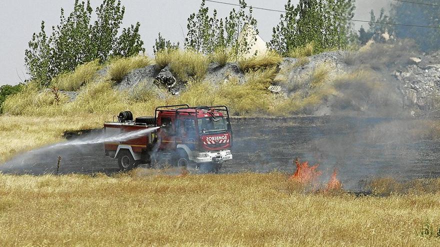 Los bomberos han sofocado 175 incendios en lo que va de verano