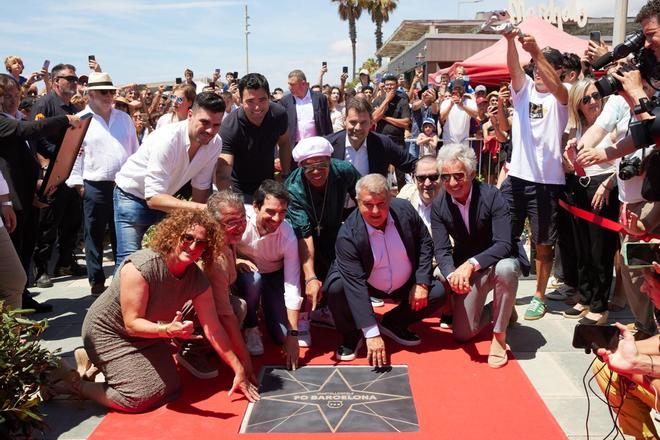 Joan Laporta y Ronaldinho en la inauguración del Paseo de las Estrellas de Castelldefels, en imágenes