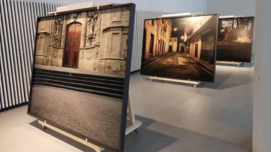 Vista parcial de la exposición en la antigua estación de autobuses de Alicante.