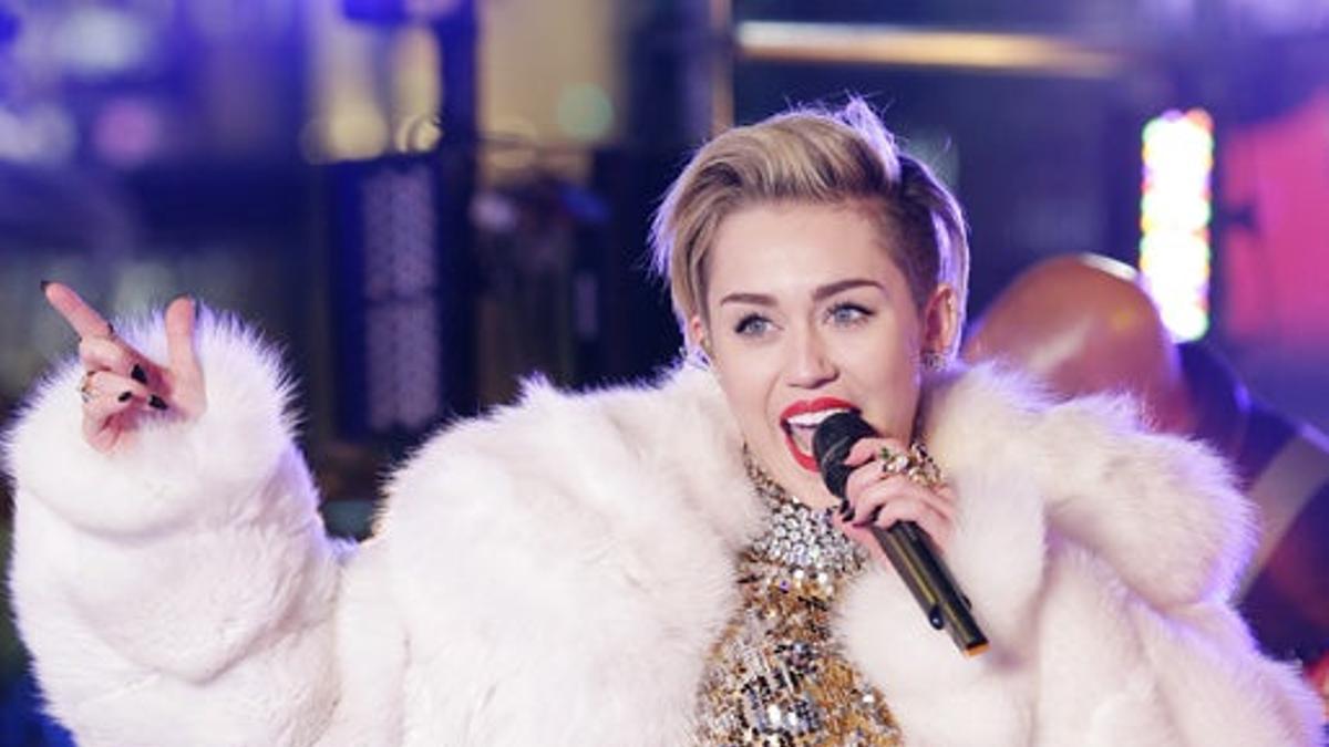 Miley Cyrus recibe el año nuevo en Times Square