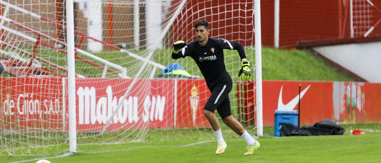 Mariño, durante el entrenamiento de hoy en Mareo.