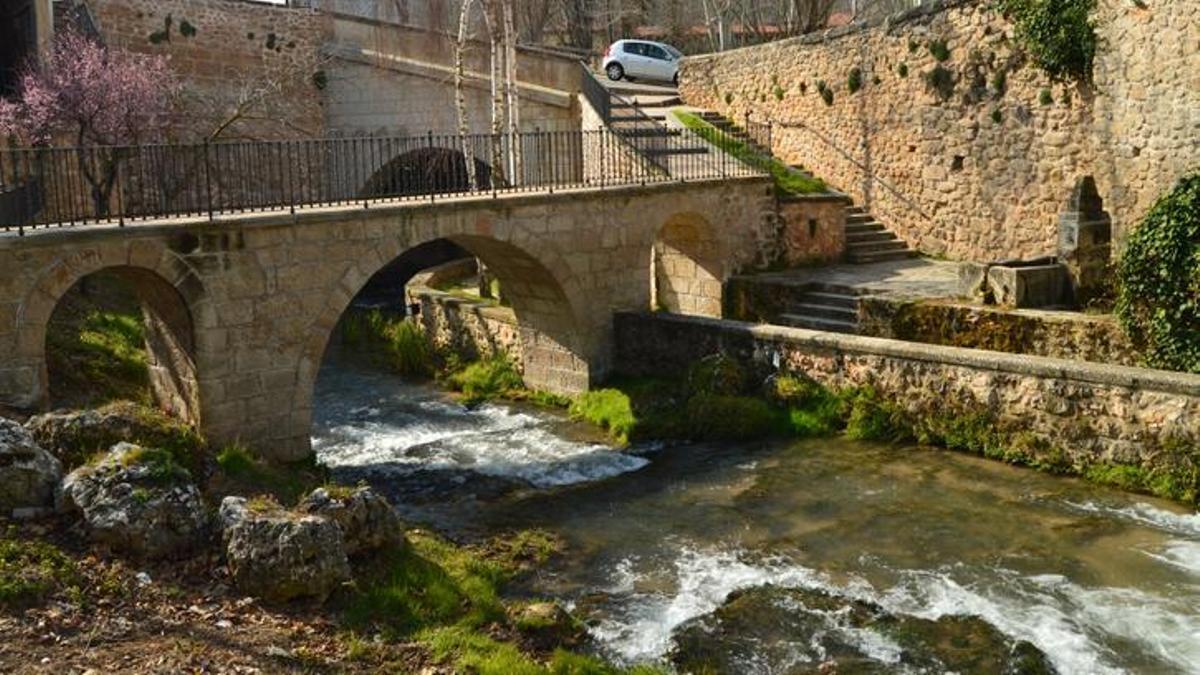El rio Cifuentes cruz la localidad antes de desembocar el el Tajo
