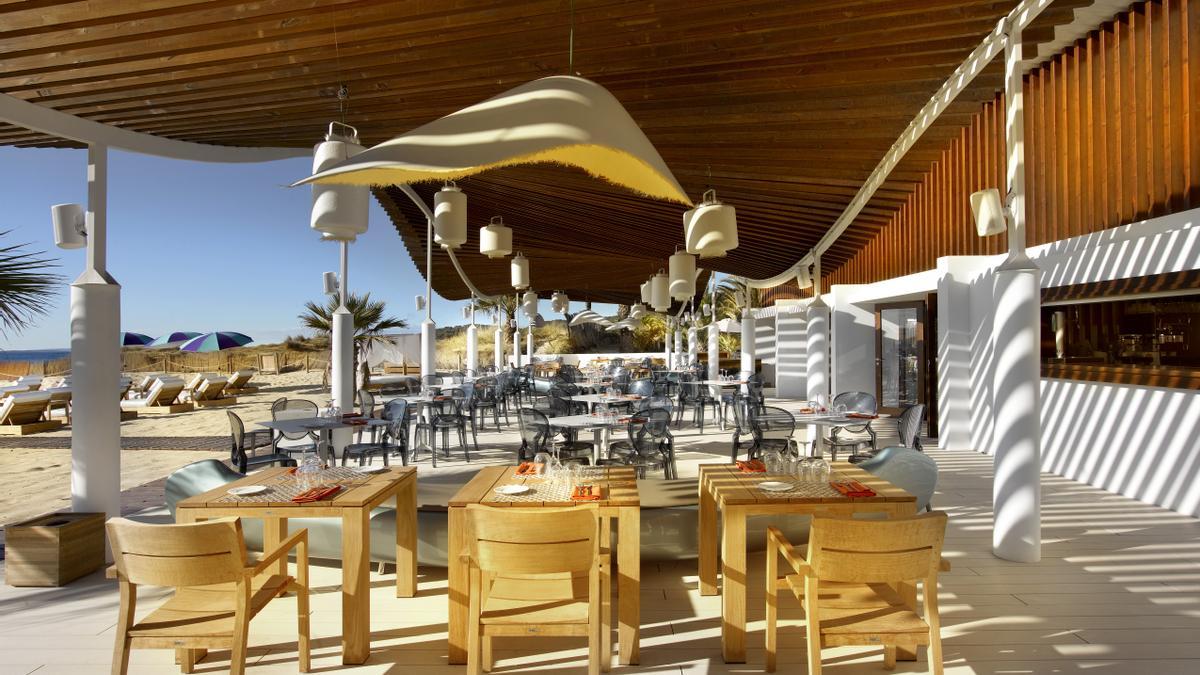 El restaurante The Beach at Hard Rock Hotel Ibiza es un auténtico regalo para los sentidos.