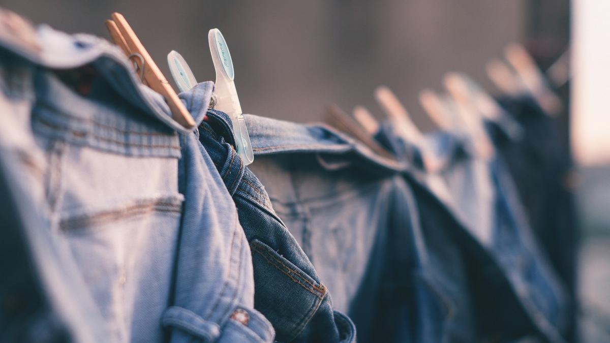 Adiós a la secadora: el truco japonés para secar ropa dentro de casa sin humedad