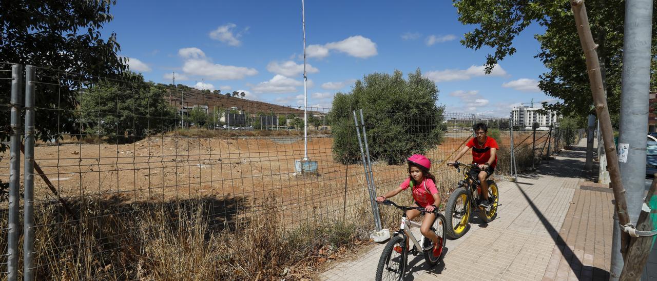 TERRENOS JUNTO AL NUEVO CÁCERES EN LOS QIE SE CONSTRUIRÁ UN CENTRO COMERCIAL