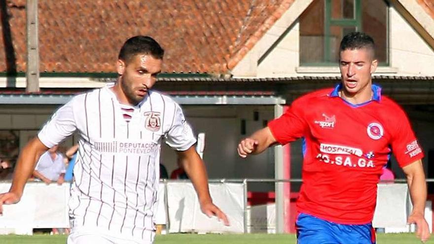 Churre conduce el balón durante el partido contra el Ourense. // Bernabé / J. Carlos Asorey