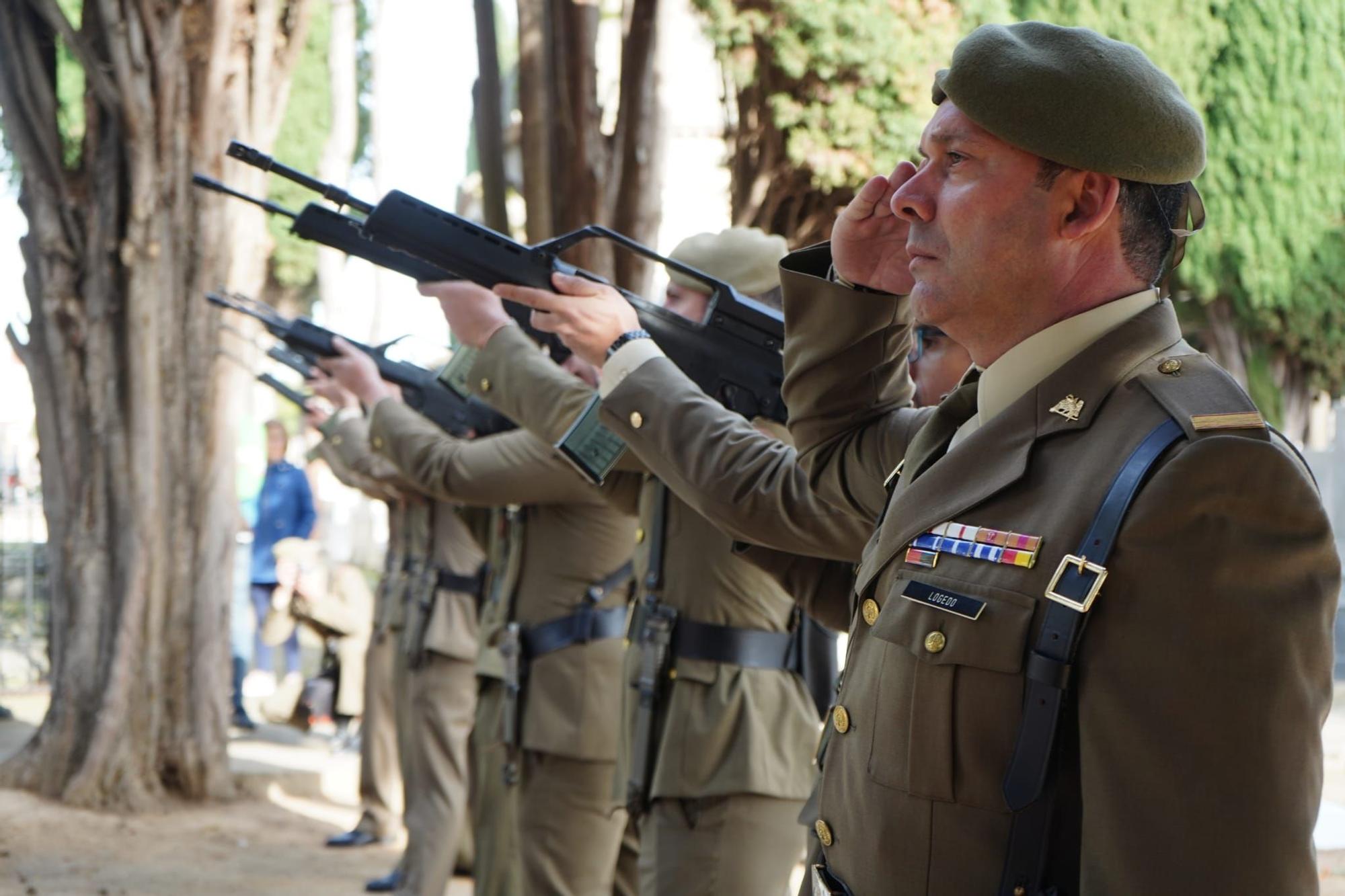 GALERÍA | El homenaje a las Fuerzas Armadas en el cementerio de Zamora, en imágenes