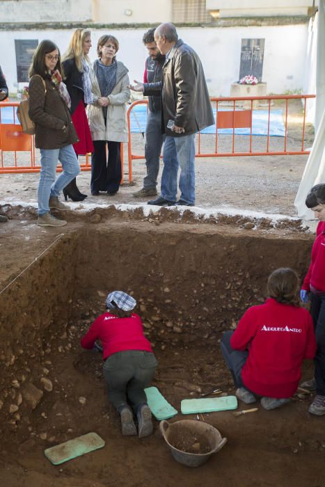 Visita de la ministra de Justicia a las exhumaciones en Castelló