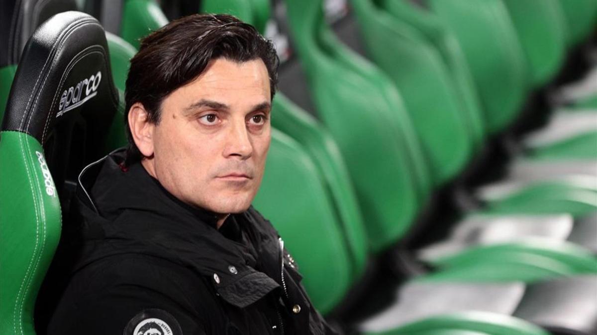 Montella seguirá en el banquillo al superar el ultimatum