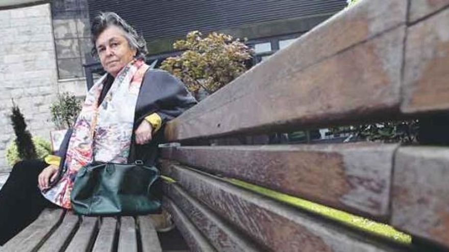 Carmen Ruiz-Tilve Arias, en la plaza de la Gesta de Oviedo.