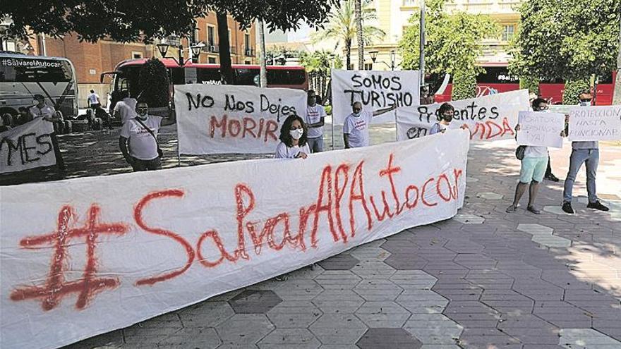 Los autocares de Castellón avisan de cierres si no llegan las ayudas