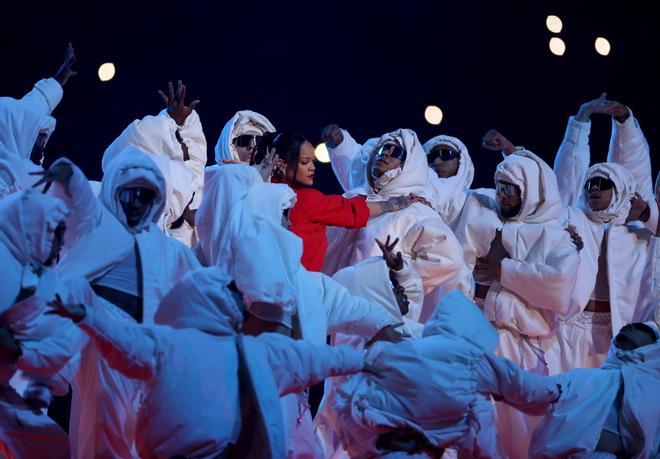 Así ha sido la espectacular actuación de Rihanna en la Super Bowl