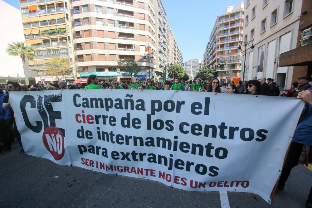 Clamor en València por los refugiados y los derechos humanos